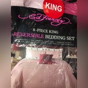 🌹ED Hardy 8 piece Pink Reversible complete Bedding Set -( roses on reverse side